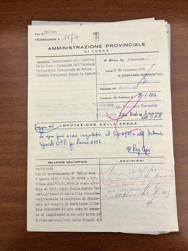 Fascicolo cartaceo recante il titolo "Conferimento dell'incarico della Vice-Direzione dell'Ospedale Psichiatrico Provinciale al Medico Primario Dott. Mario Tobino fu Candido."