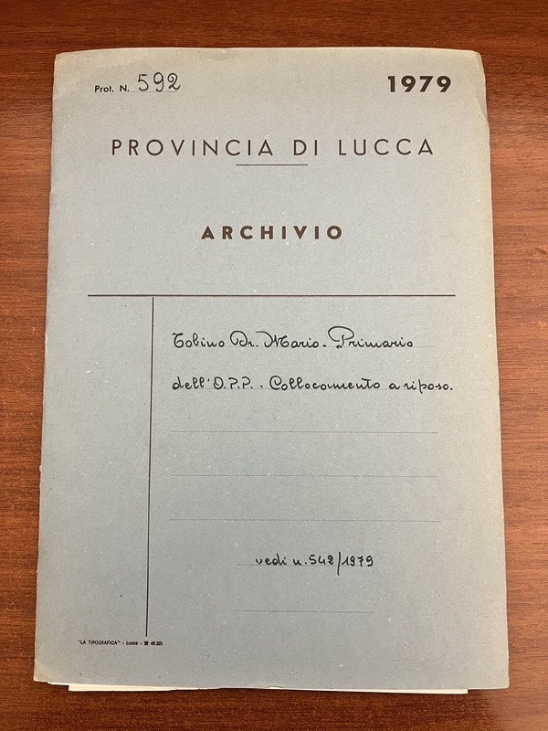 Fascicolo cartaceo recante l'oggetto manoscritto: "Tobino Dr. Mario. Primario dell'O.P.P. Collocamento a riposo."